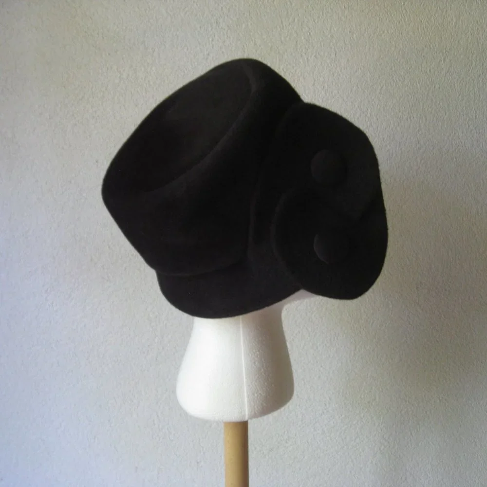 Vintage l 60s Gus Mayer May Black Felted Wool Large Satin Buttons Mod Cloche Hat - Picture 2 of 7